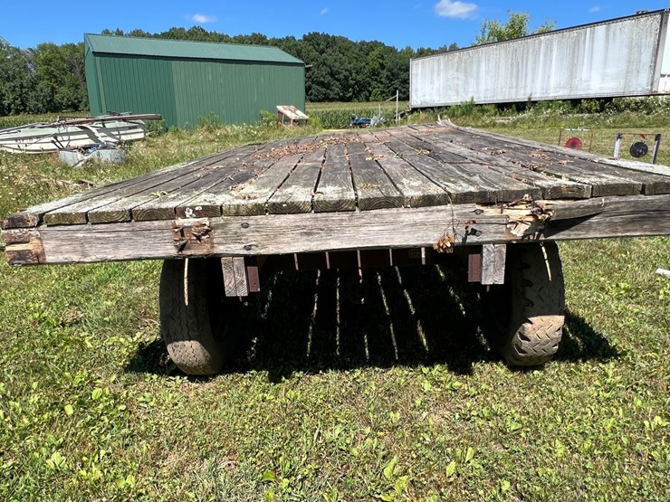 #5722-•-wooden-flat-rack-on-running-gear-image-4