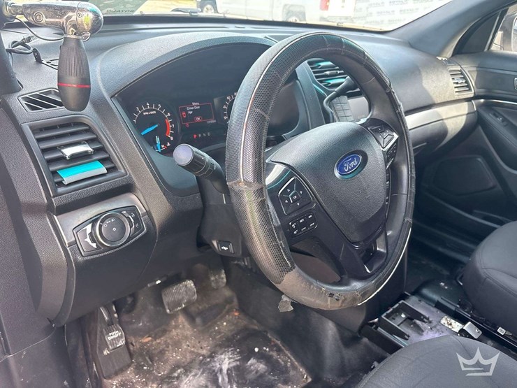 2017-ford-explorer-image-10