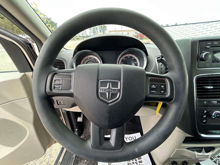 2013-dodge-caravan-image-13