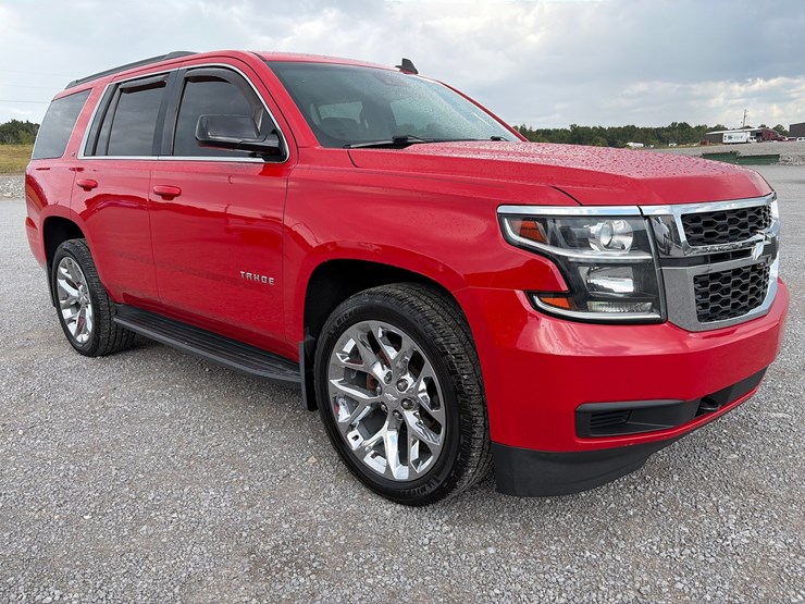 2018-chevrolet-tahoe-lt-image-12