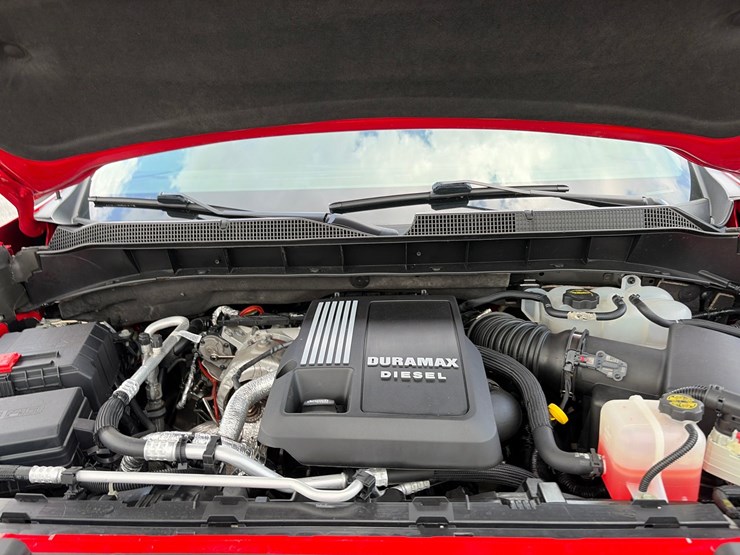 2023-chevrolet-silverado-1500-lt-image-13