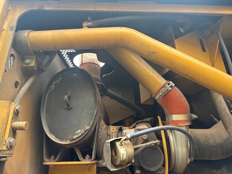 caterpillar-160m-awd-image-60