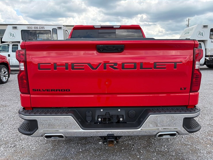 2023-chevrolet-silverado-1500-lt-image-6