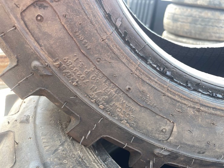 #9113-•-(4)-bobcat-tires-tool-cat-(o3)-image-4