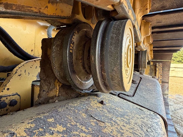 2016-caterpillar-d6k2-lgp-image-13