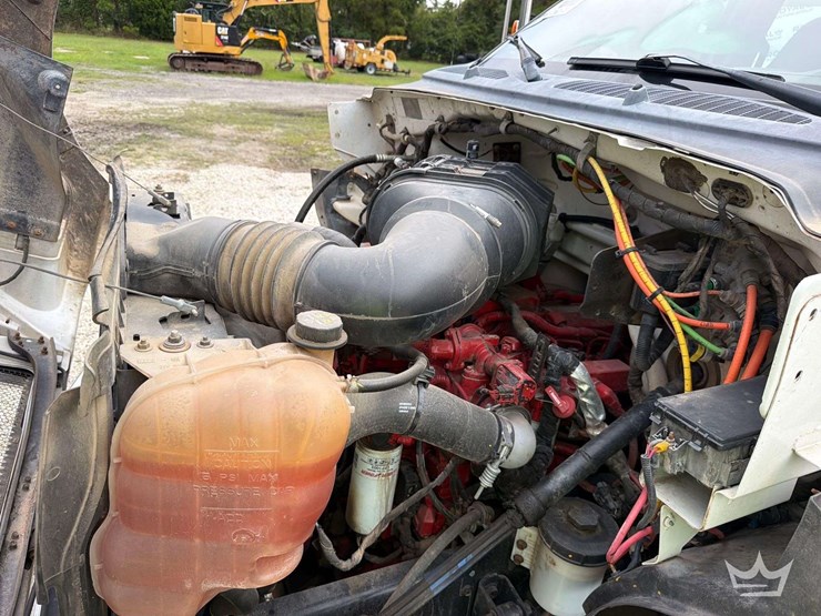 2011-ford-f650-image-23