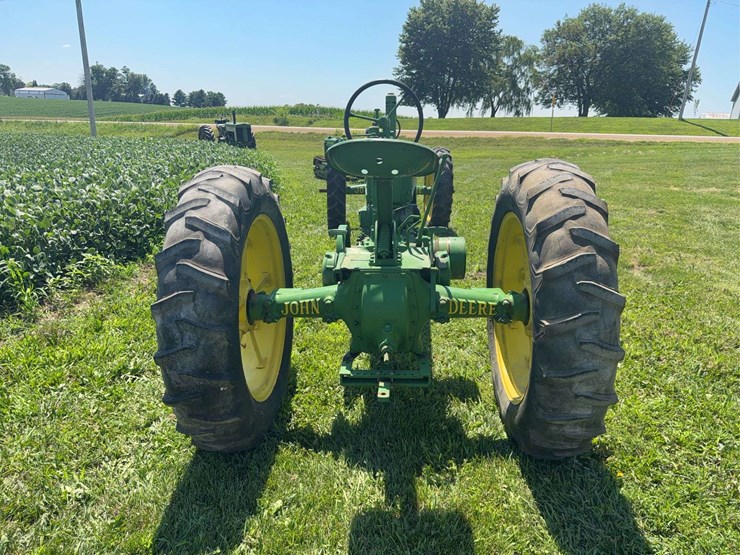 john-deere-b-image-4