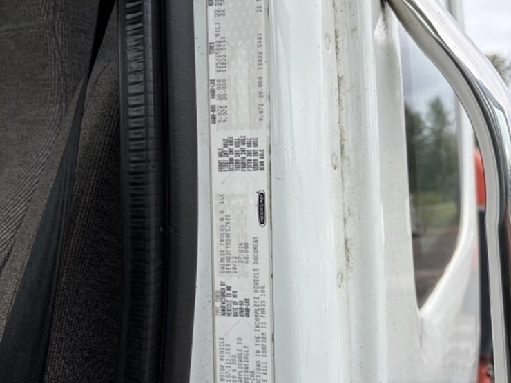 2013-freightliner-114sd-image-14