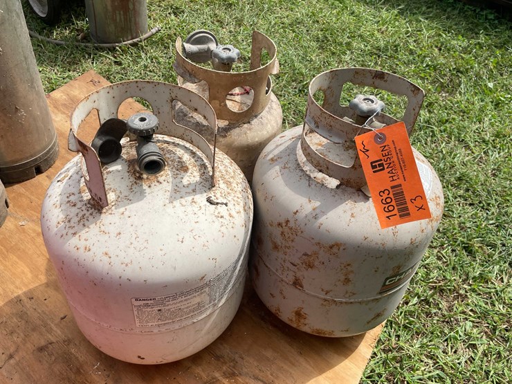 #1663-•-(3)-propane-tanks-image-4