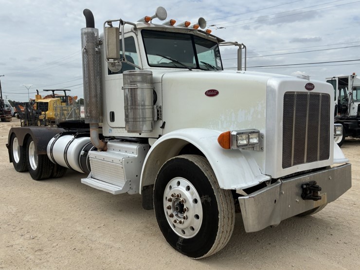 2012-peterbilt-367-image-3