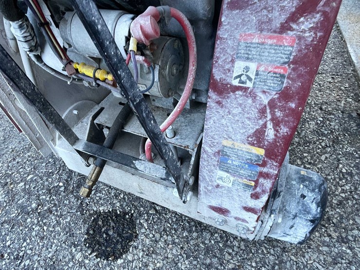 #9135-•-propane-powered-concrete-saw-(03)-image-12
