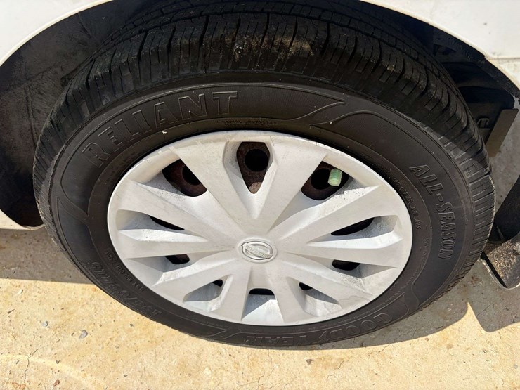 2013-nissan-versa-4-door-sedan-(198,059-miles)-image-7