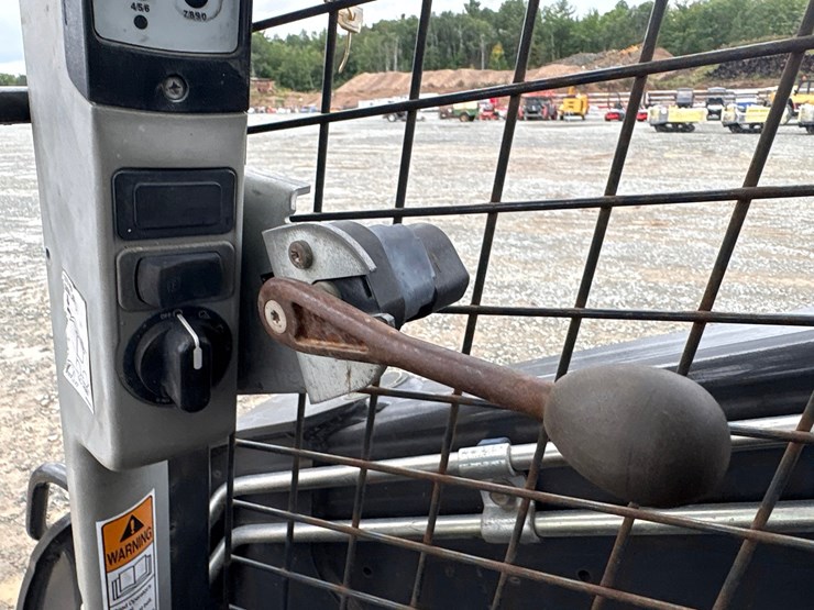 2019-new-holland-l228-image-56