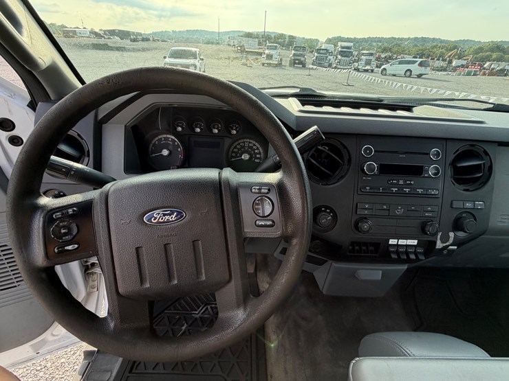 #247-•-2016-ford-xl-f-250-service-truck-image-22