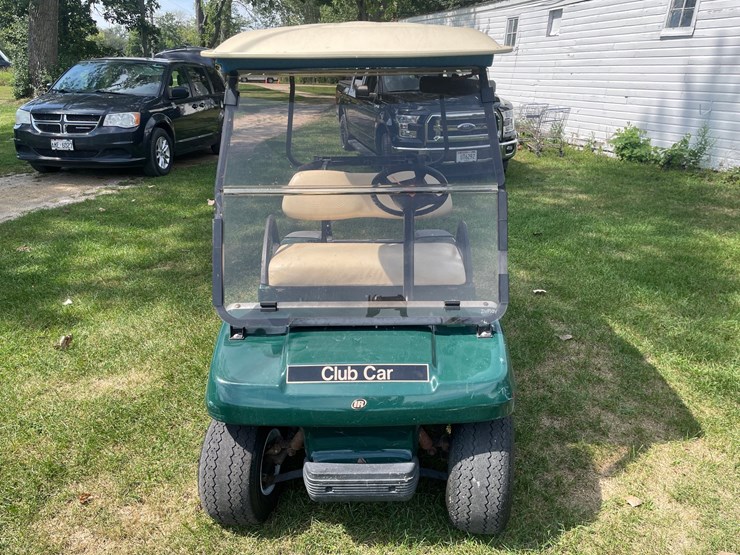 #1604-•-club-car-electric-golf-cart-image-2