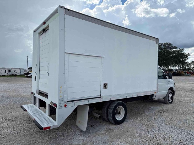 2014-ford-e450-image-3