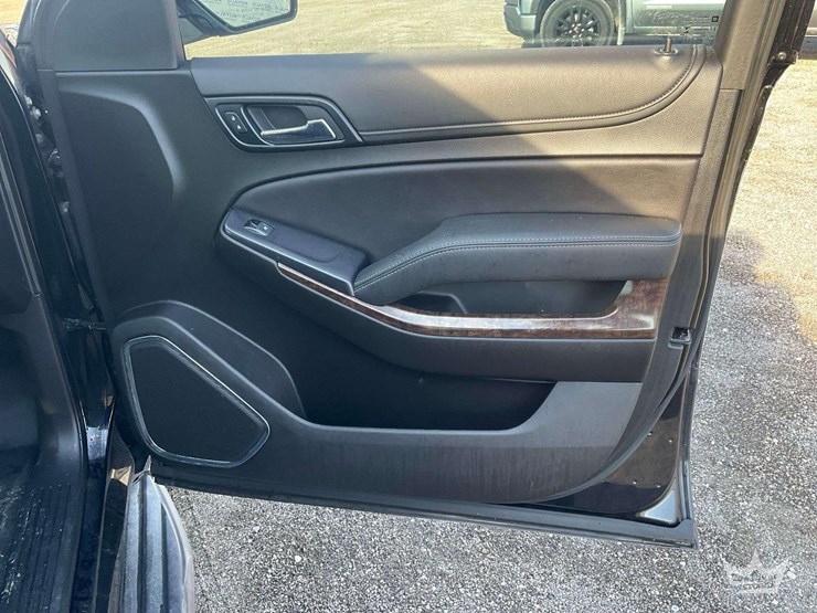 2019-chevrolet-tahoe-image-24
