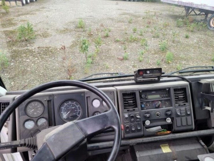 2004-freightliner-fc80-image-13