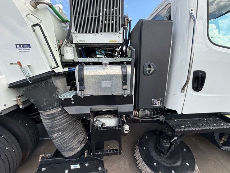 2022-tymco-600-image-44