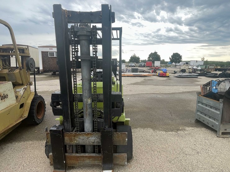 #10491-•-clark-lp-fork-lift-image-2