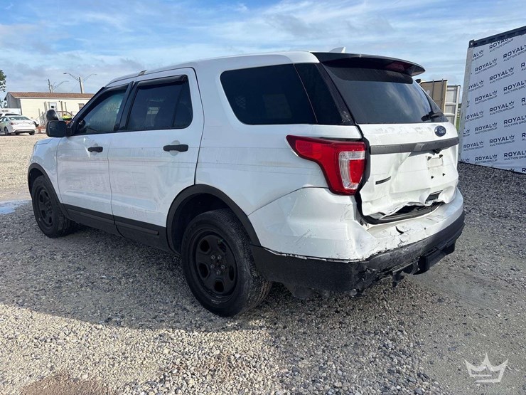2017-ford-explorer-image-2