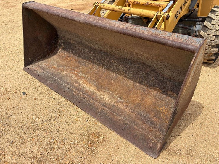 new-holland-555e-image-8