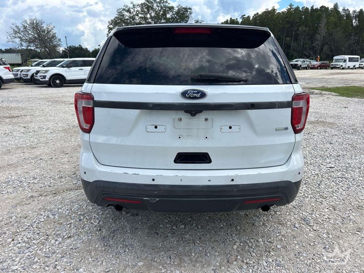 2016-ford-explorer-image-29