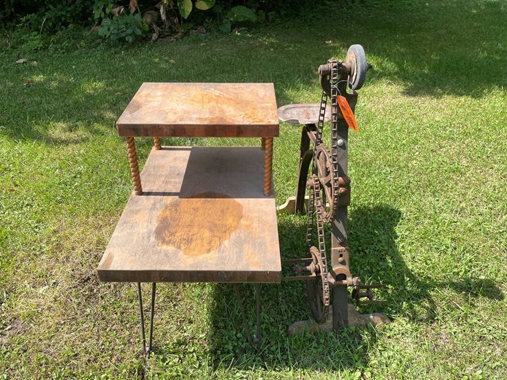 #1648-•-treadle-scroll-saw-image-2
