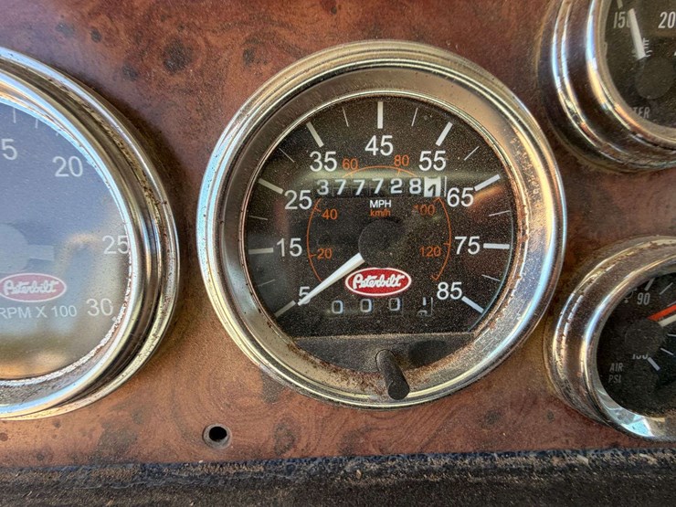 2005-peterbilt-379-image-22