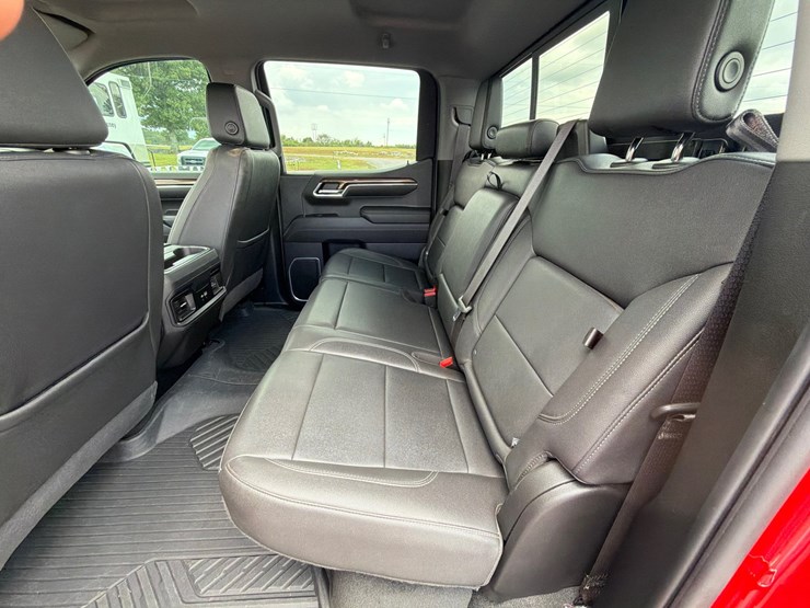2023-chevrolet-silverado-1500-lt-image-16