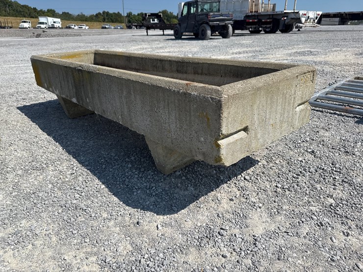 #556-•-8’-concrete-livestock-bunk-feeder-image-2