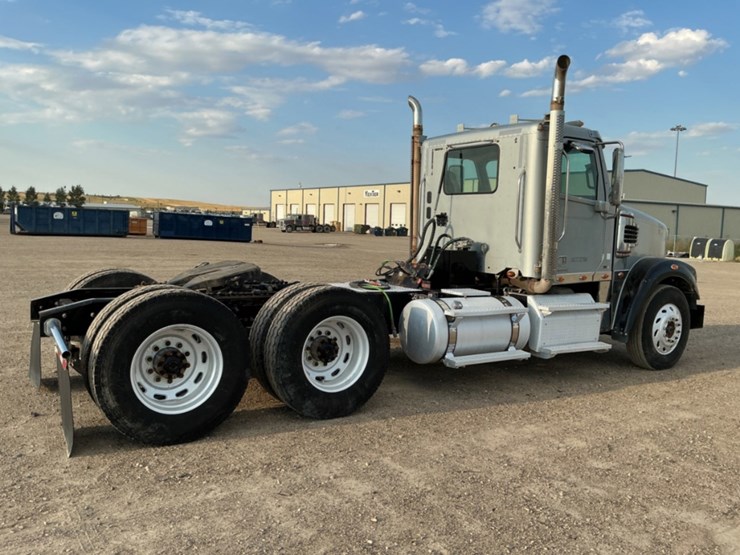 2011-freightliner-coronado-122-sd-image-7