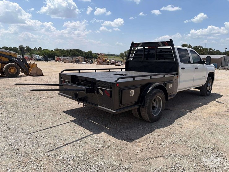 2016-chevrolet-silverado-3500-image-3