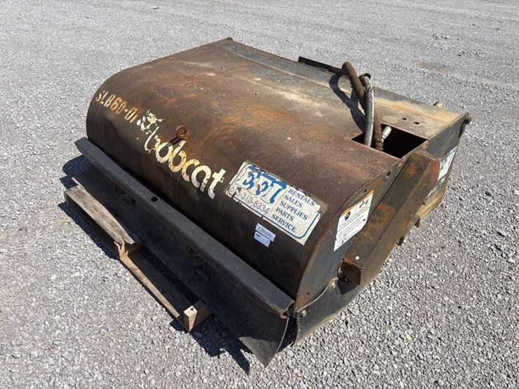 #426-•-bobcat-pickup-broom-image-1