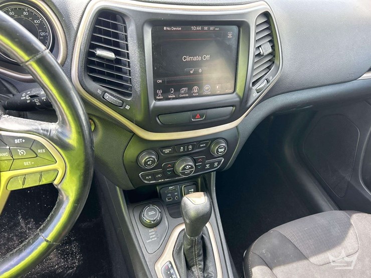 2015-jeep-cherokee-image-18