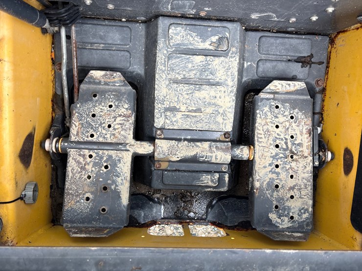 2019-new-holland-l228-image-51