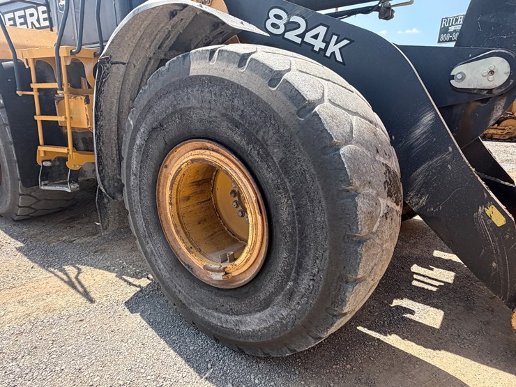 2014-deere-824k-image-10
