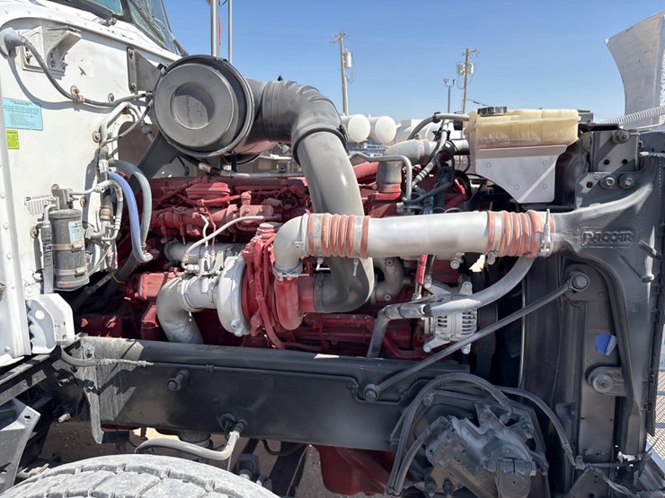 2014-peterbilt-367-image-21