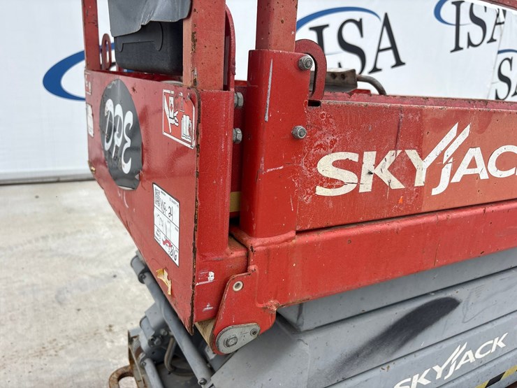 #5499-•-skyjack-sj-3226-scissors-lift-image-25
