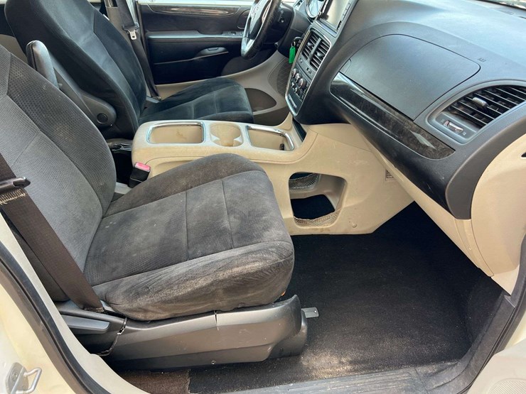 2013-dodge-grand-caravan-image-49