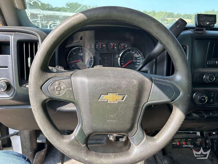 2015-chevrolet-silverado-pickup-truck-image-15