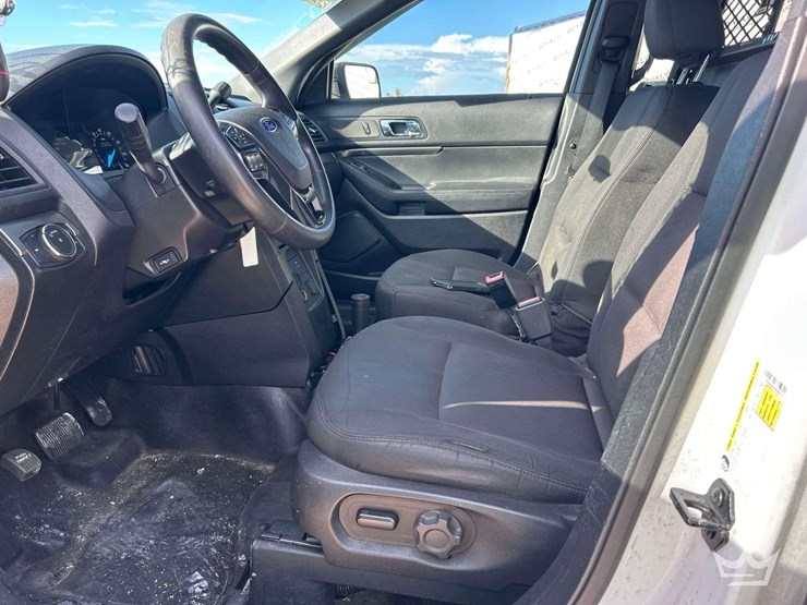 2017-ford-explorer-image-13