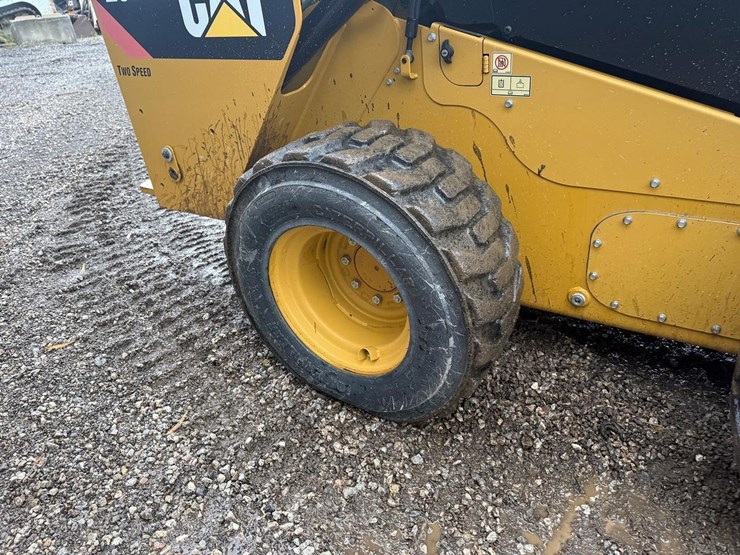 2015-caterpillar-262d-image-13