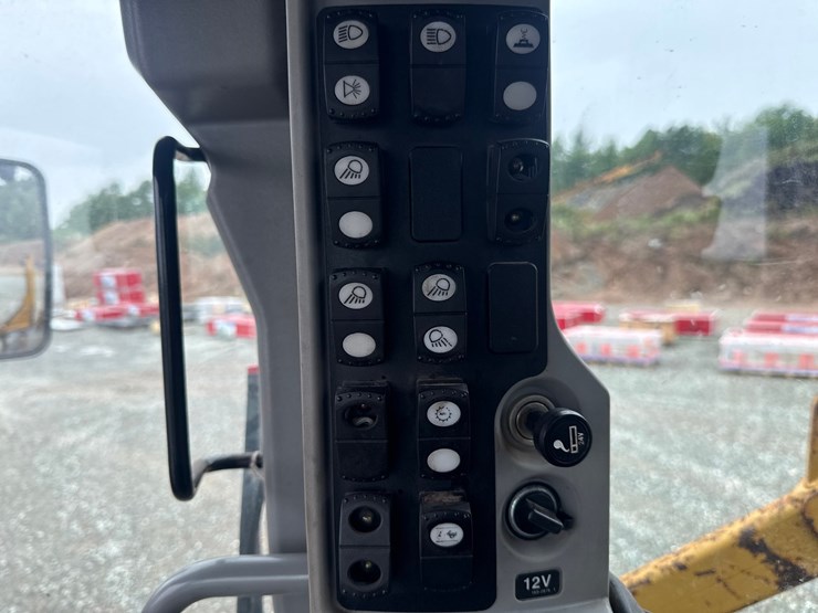 caterpillar-160m-awd-image-111
