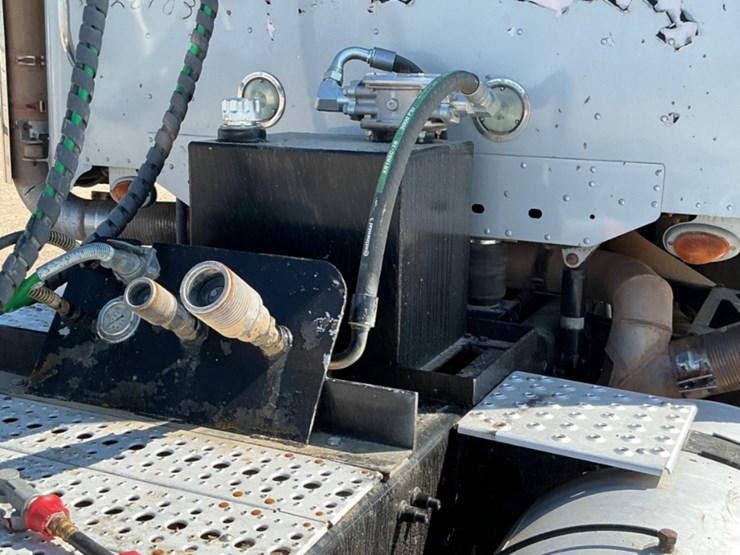 2013-freightliner-coronado-122-sd-image-15