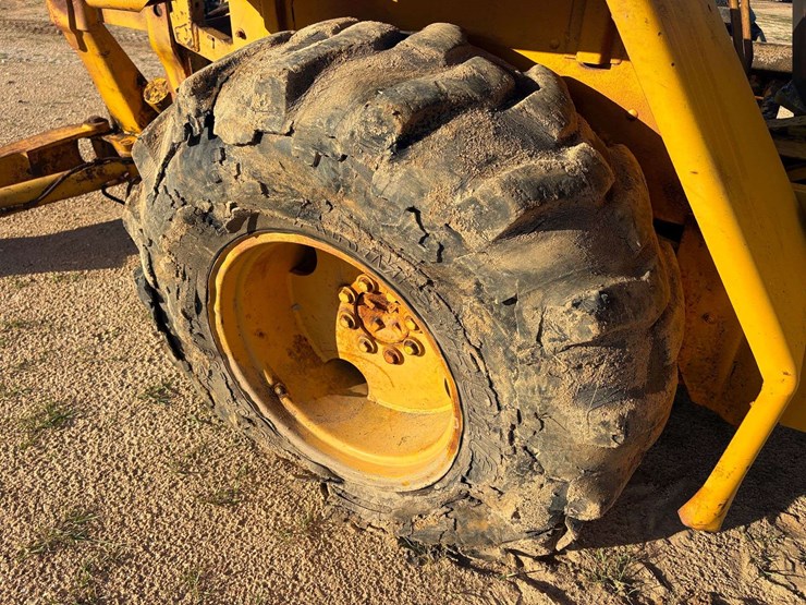 deere-410d-image-21