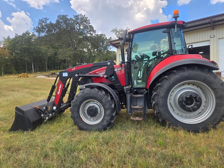 #26371-•-case-farmall-115u-tractor-image-5