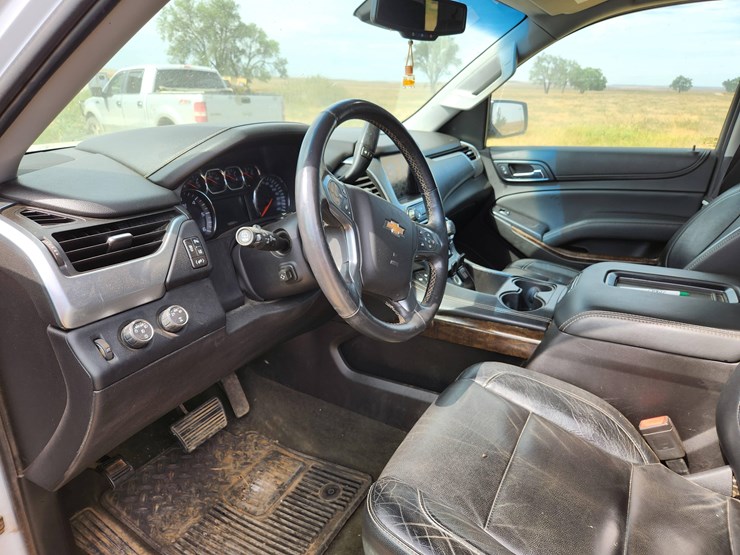 2015-chevrolet-tahoe-lt-image-39