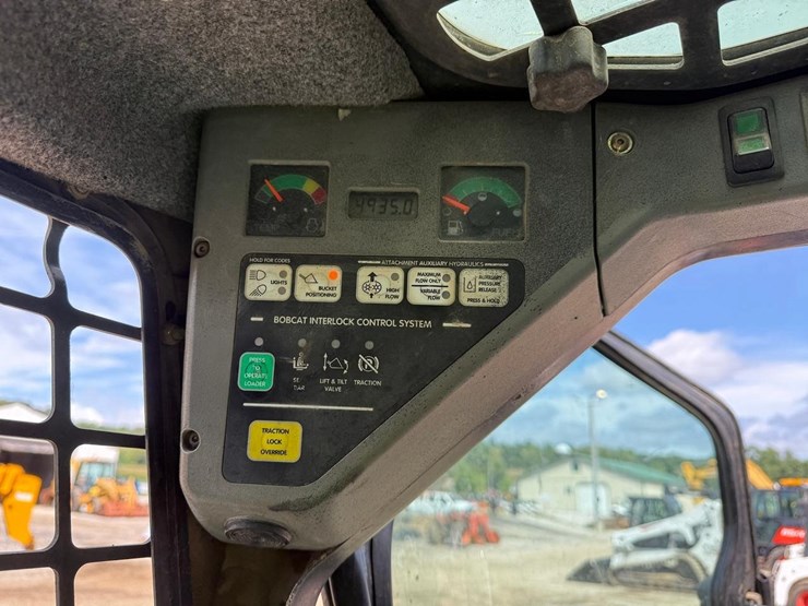 2004-bobcat-t300-image-21