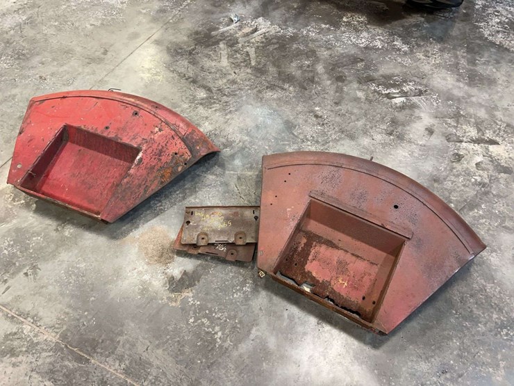 international-harvester-544-fenders-and-battery-holder-image-1